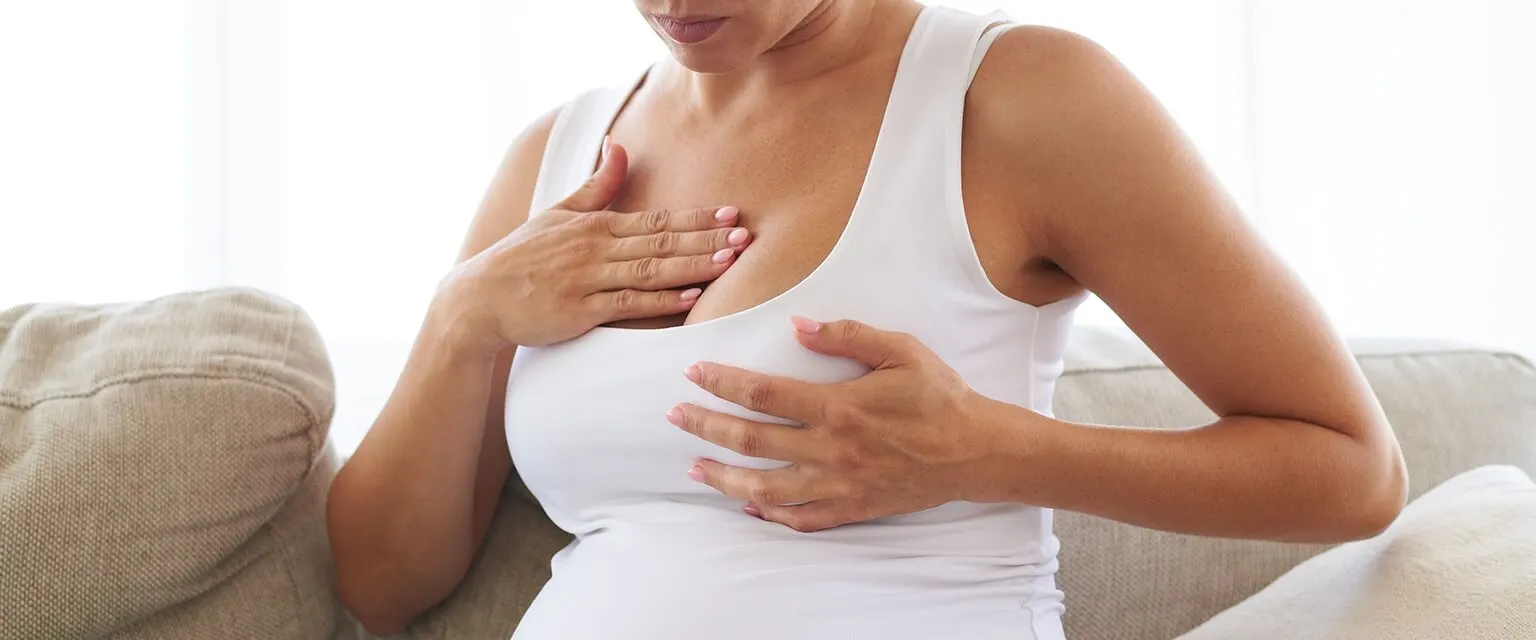 Mẹ thường có cảm giác căng ngực, sưng đau, quầng vú sẫm màu ở giai đoạn đầu thai kỳ